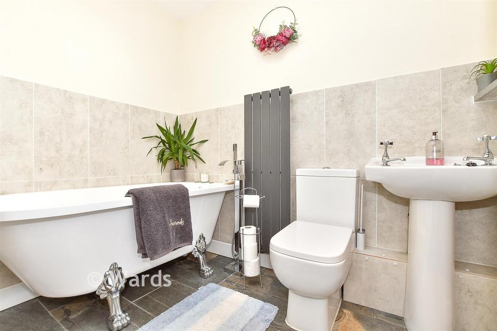 En-Suite Bathroom