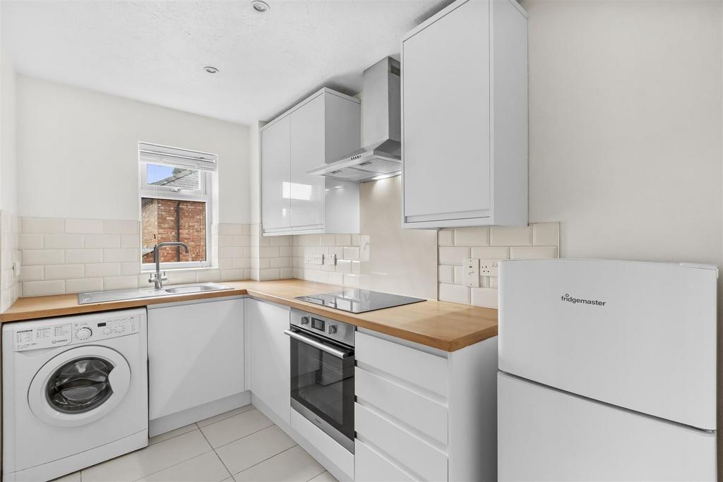 43 Sovereign Court, Totteridge Ave, HP13 6 XL-5.jpg