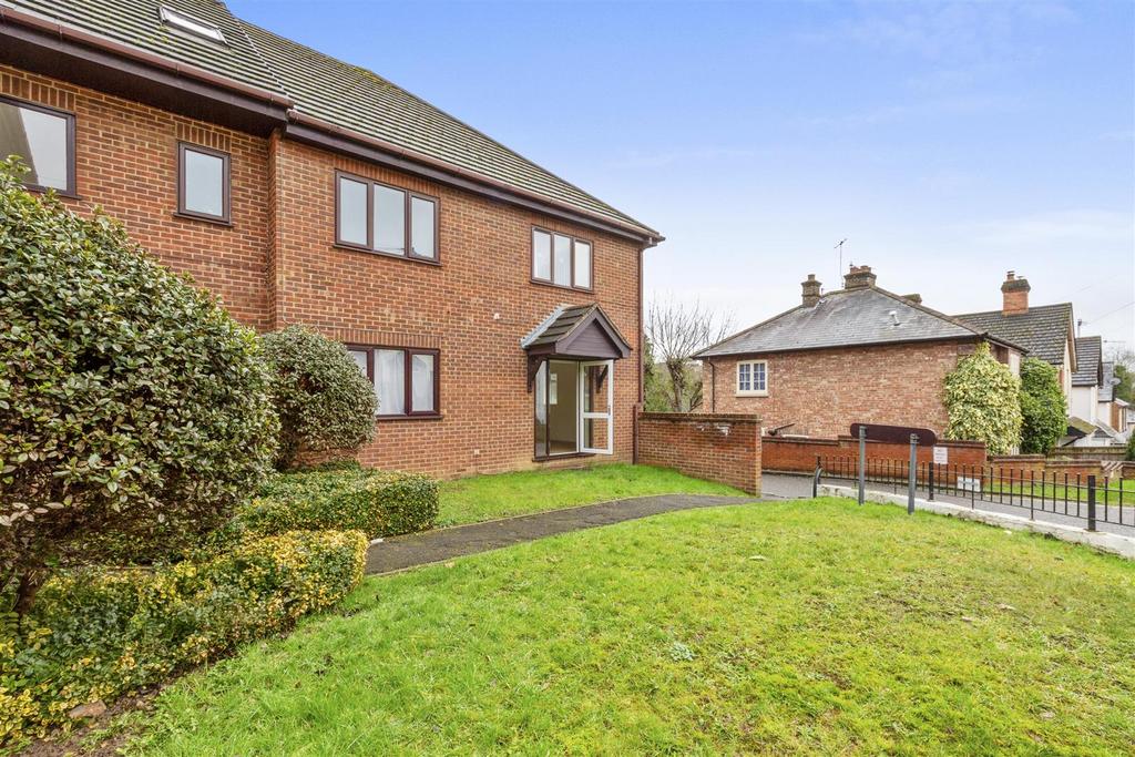 43 Sovereign Court, Totteridge Ave, HP13 6 XL-9.jpg