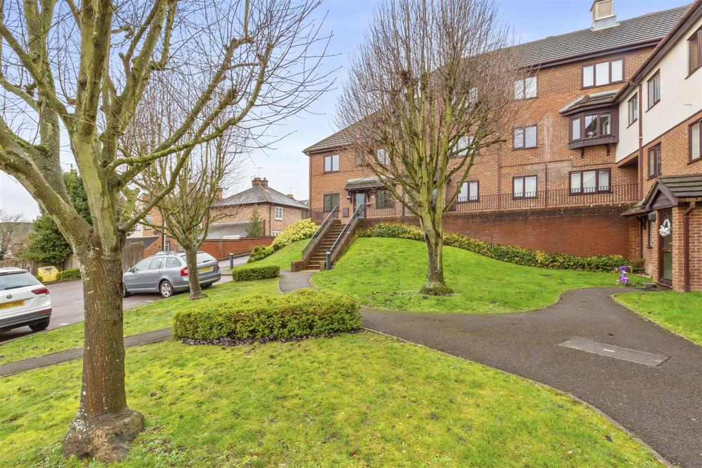 43 Sovereign Court, Totteridge Ave, HP13 6 XL-13.jp