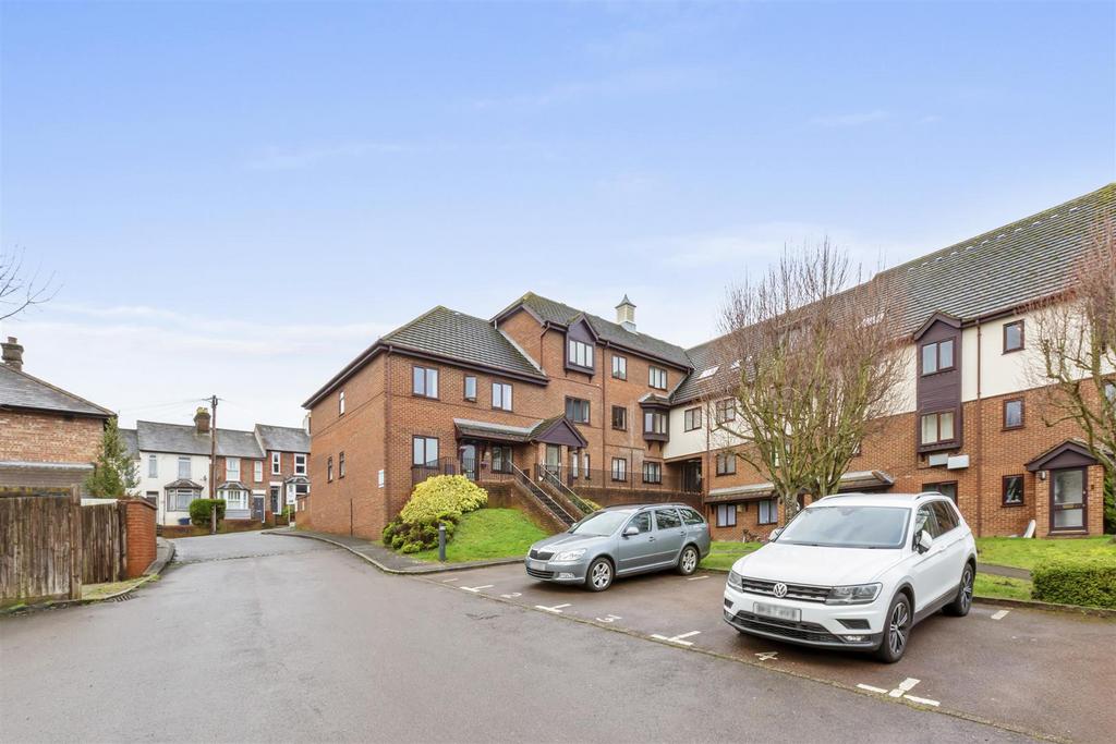 43 Sovereign Court, Totteridge Ave, HP13 6 XL-14.jp