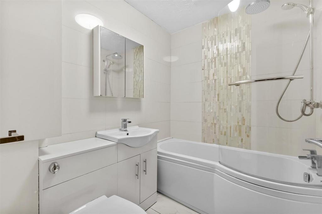43 Sovereign Court, Totteridge Ave, HP13 6 XL-4.jpg