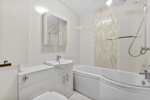 2 bedroom flat for sale, Totteridge Avenue, High Wycombe HP13