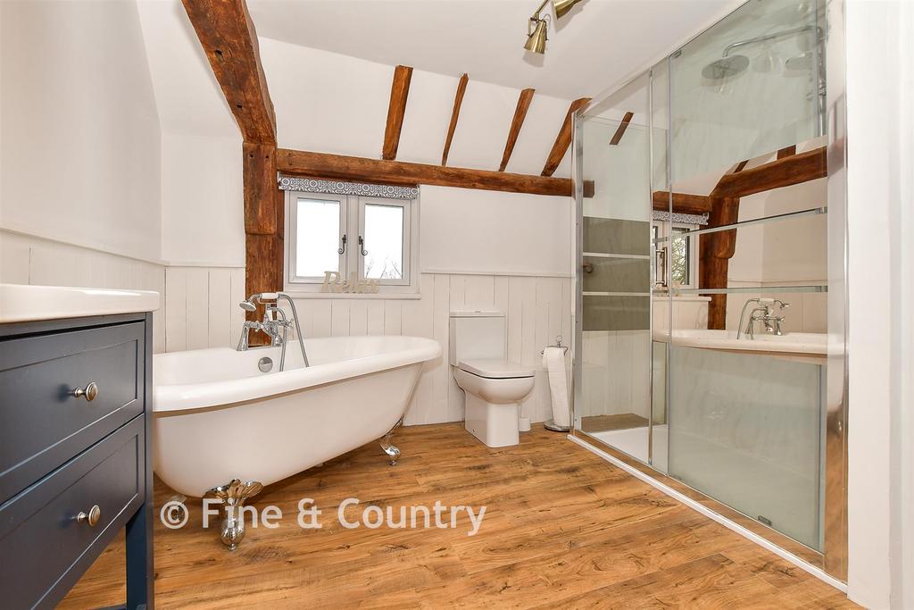 En-Suite Bathroom