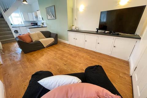 2 bedroom flat to rent, Falkner Square, L8 7NZ,