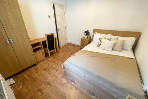 2 bedroom flat to rent, Falkner Square, L8 7NZ,