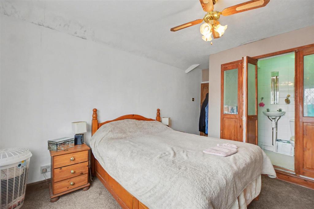 Bedroom 1 3.jpeg