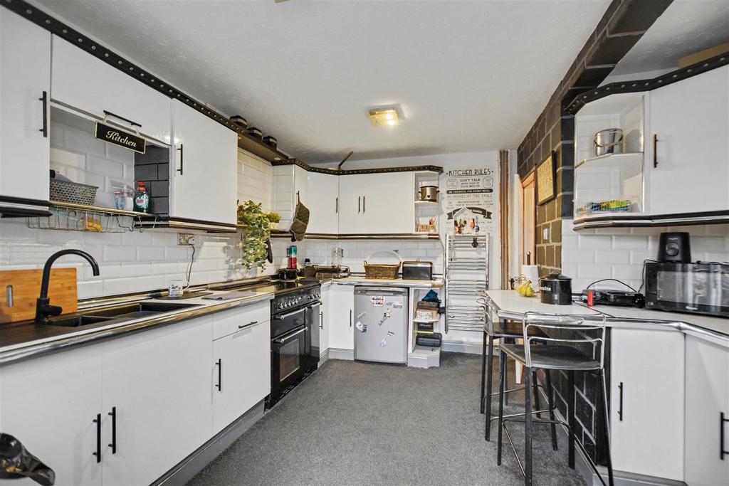 Kitchen 3.jpeg
