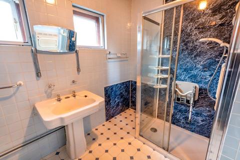 4 bedroom detached bungalow for sale, The Green, Finningley, Doncaster