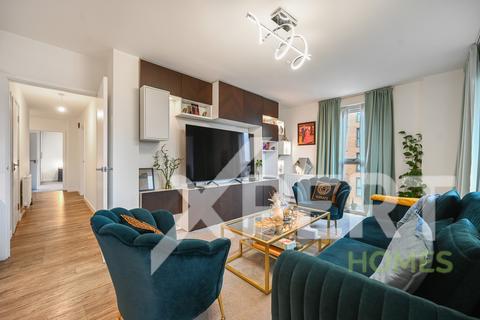 3 bedroom apartment for sale, Chailey Place, Hayes UB3