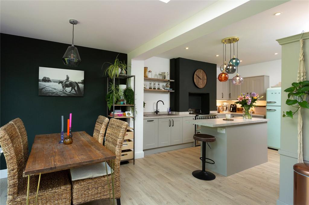 Kitchen/Dining Area
