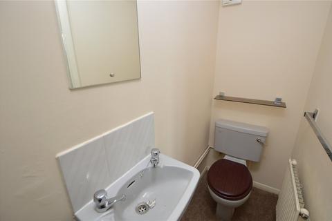 3 bedroom flat to rent, Malting Green Road, Layer-de-la-Haye, Colchester, CO2