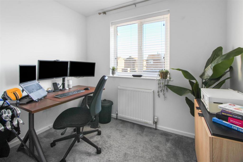 IMG 4018 Office.jpg