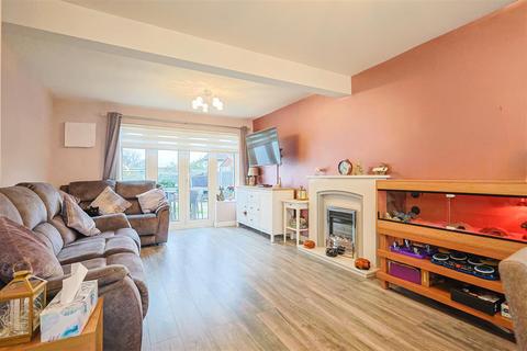 3 bedroom detached house for sale, Nevern Road, Rayleigh SS6
