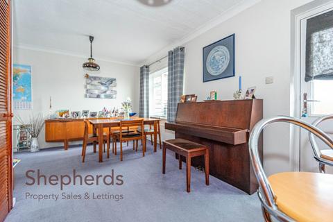4 bedroom semi-detached house for sale, Granville Gardens, Hoddesdon EN11