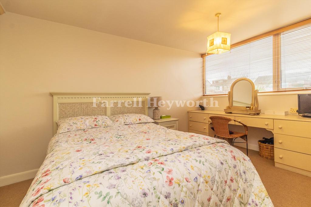 Bedroom 2 image 2