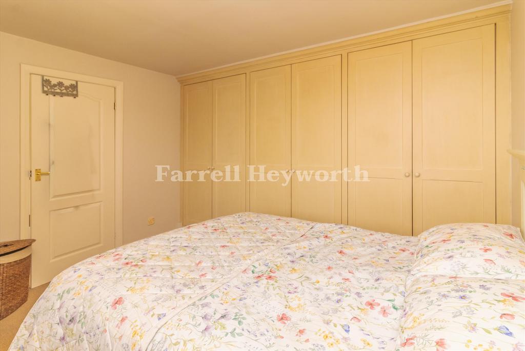Bedroom 2 image 3