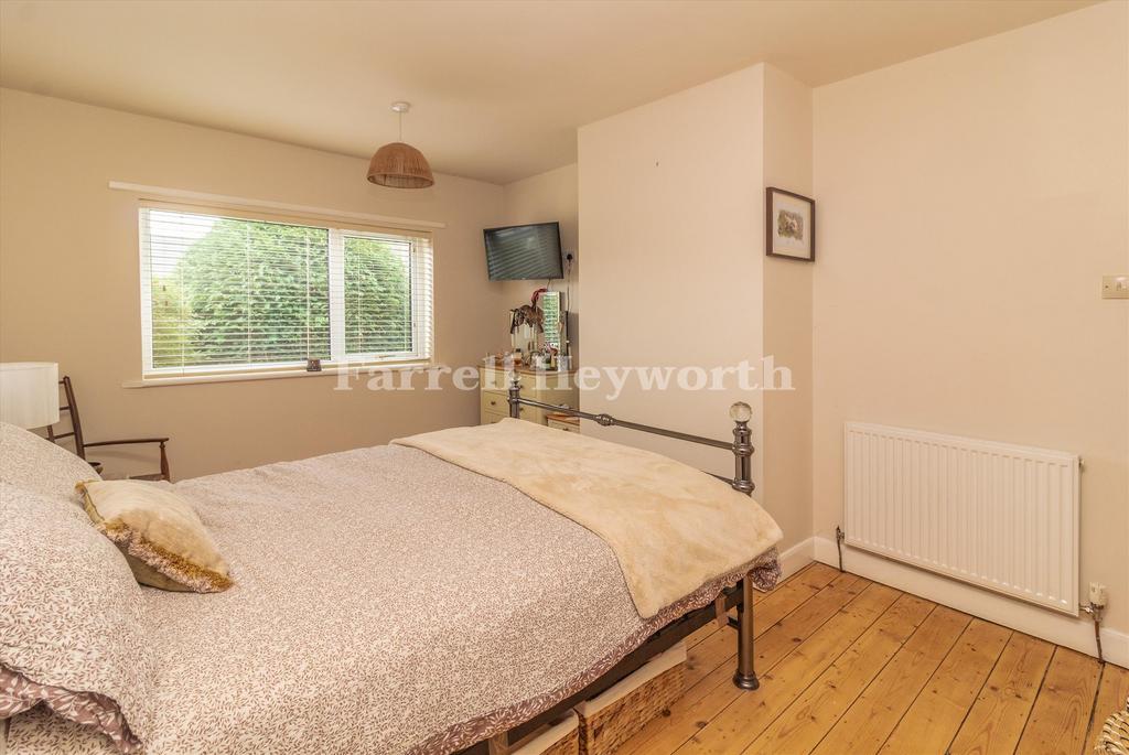 Bedroom 1 image 2