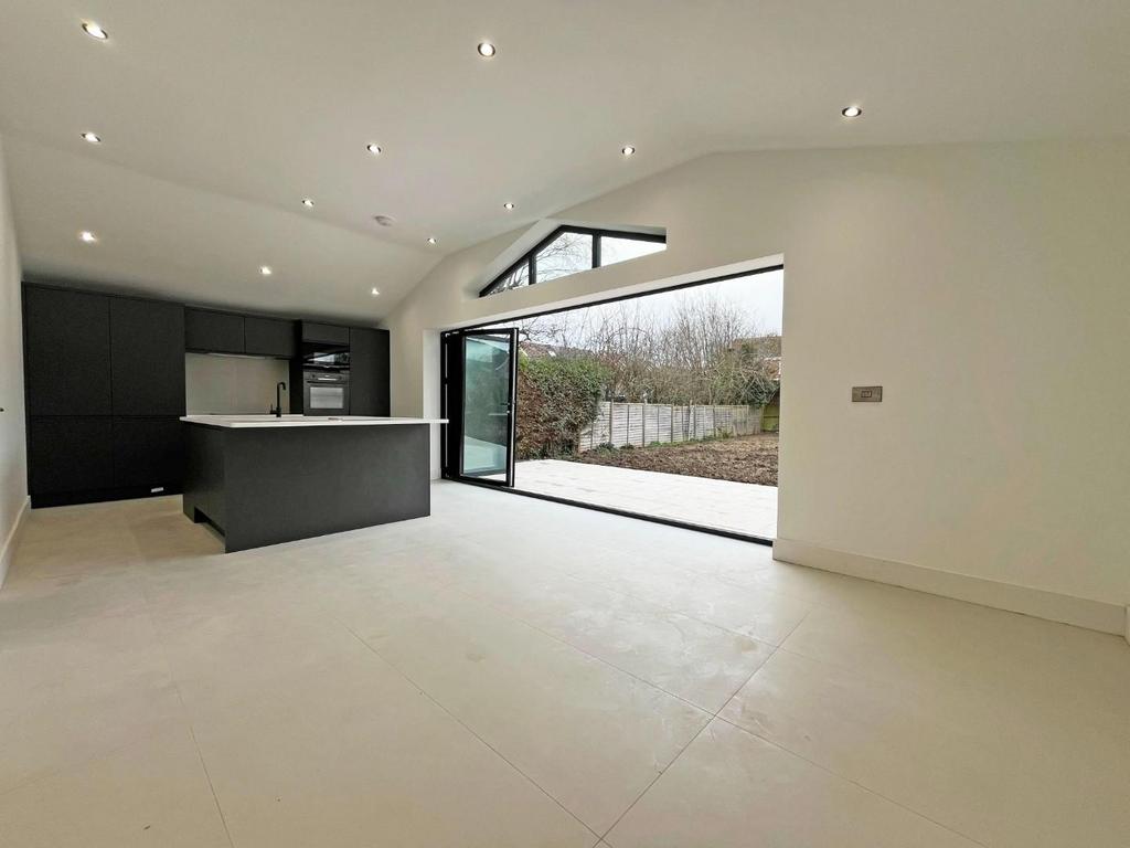 Kitchen1.jpg