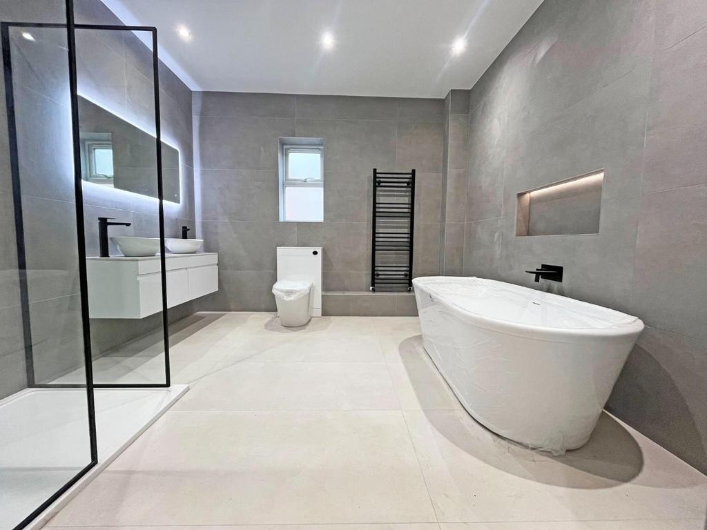 Bathroom2.jpg
