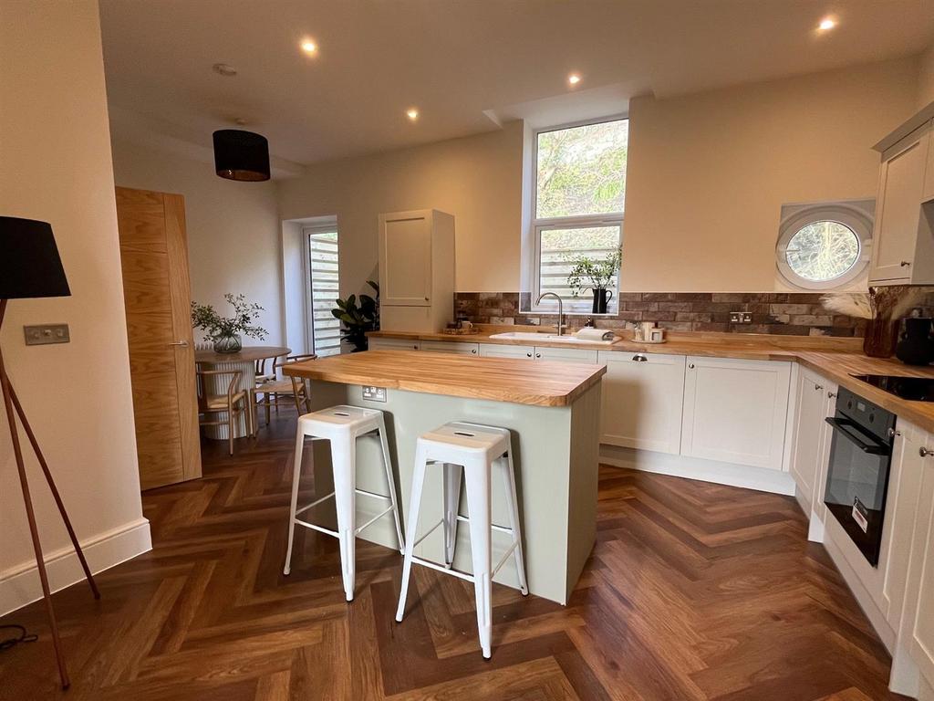 Kitchen Full.jpg