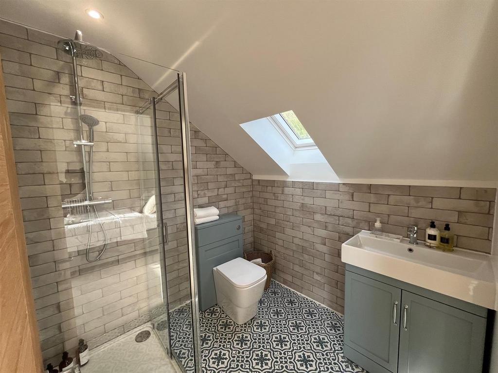 En Suite Shower.jpg