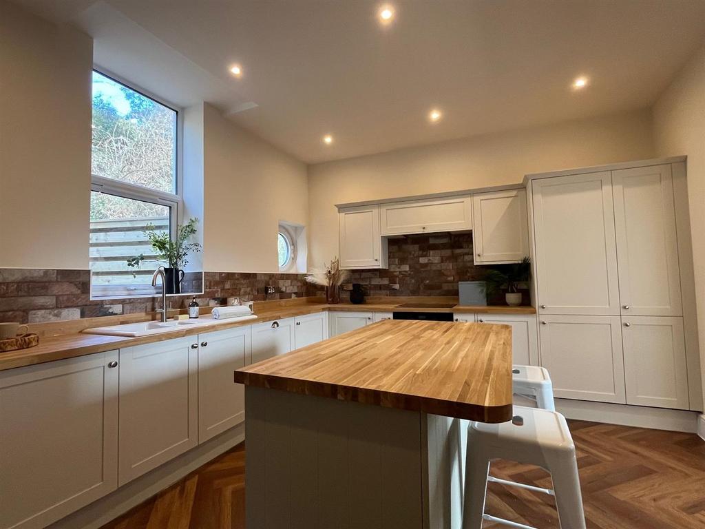 Kitchen Side.jpg