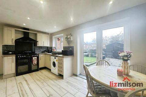 3 bedroom detached house for sale, Greenlands, Swadlincote DE11