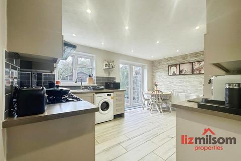 3 bedroom detached house for sale, Greenlands, Swadlincote DE11