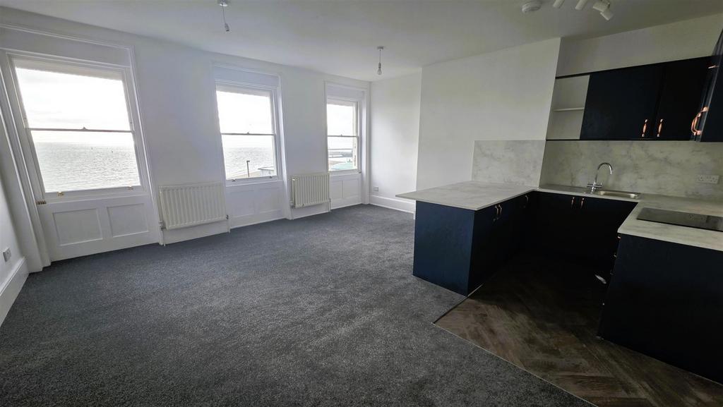 Lounge / kitchen