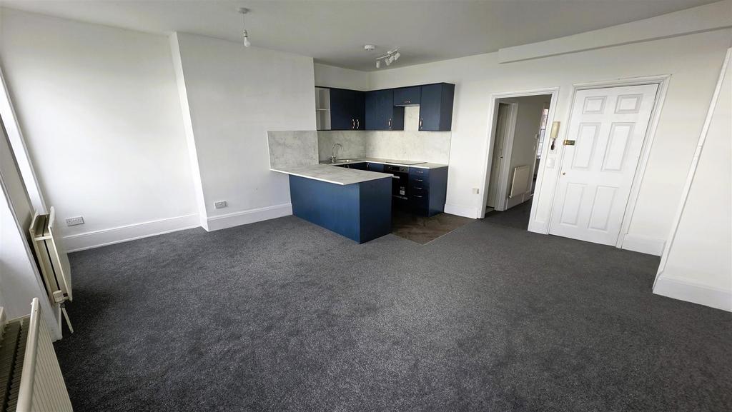 Lounge / kitchen
