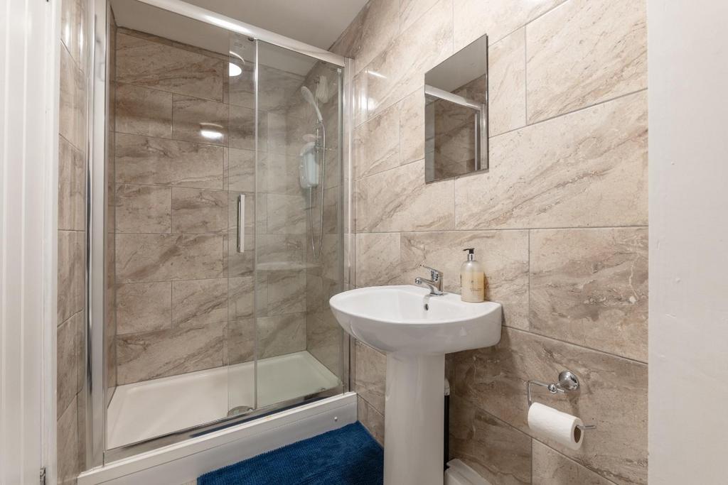 Shower room-1.jpg