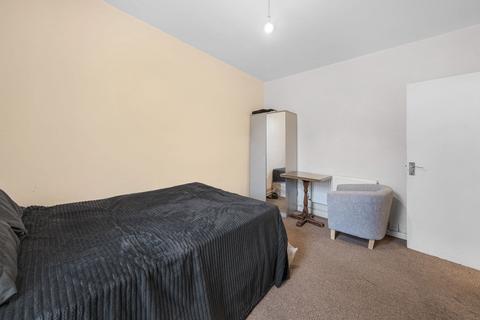 4 bedroom maisonette for sale, Ferndale Road, London SW9