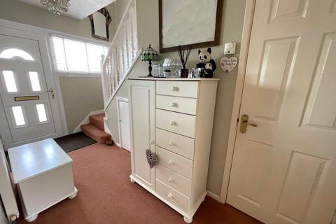 3 bedroom semi-detached house for sale, Cedar Drive, Hullbridge, Hockley, Essex, SS5