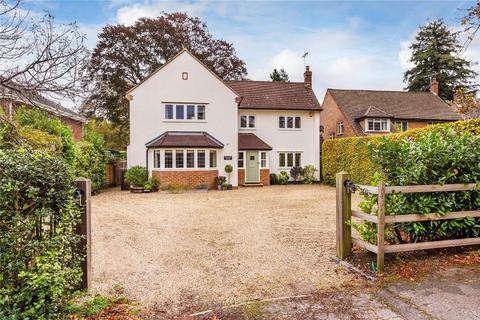 4 bedroom detached house to rent, Grange Road, Woking GU21