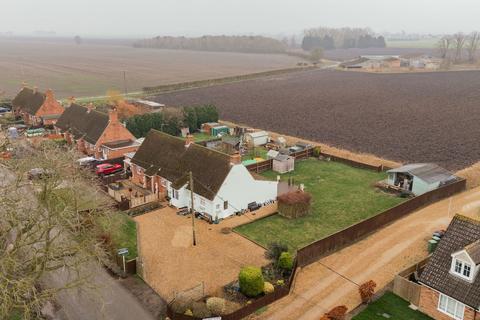3 bedroom property for sale, Deceptively Spacious Chalet in Nordelph