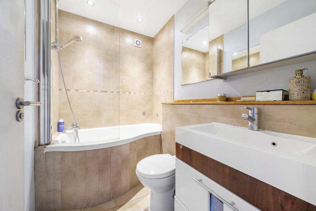 Bathroom.JPG
