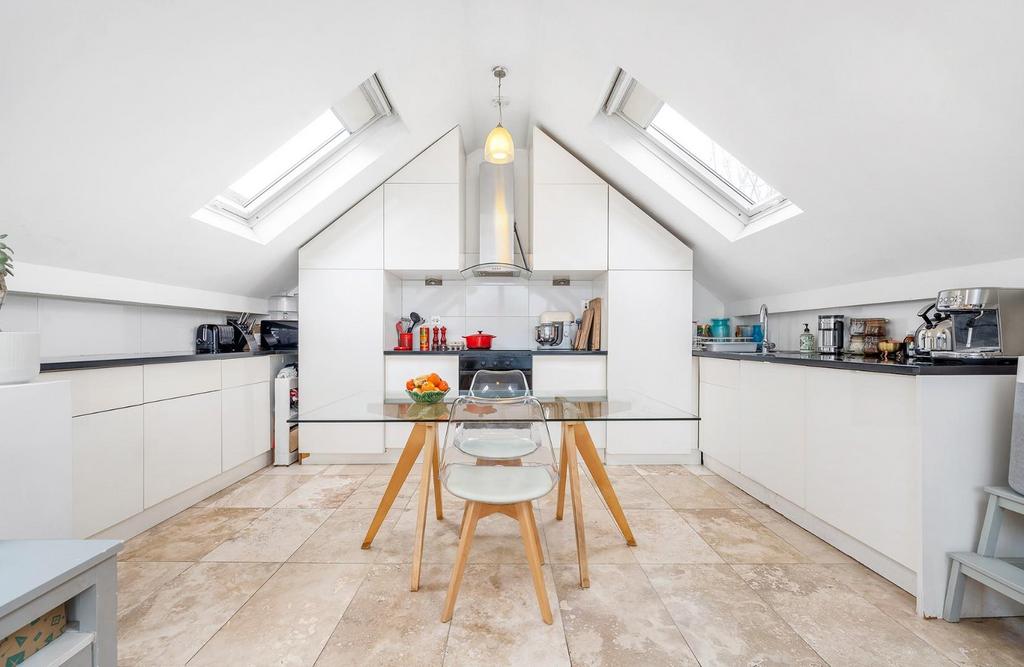 Kitchen (2).JPG