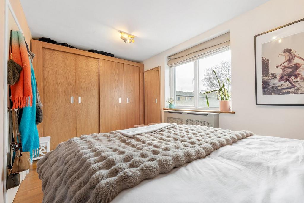 Bedroom 1 (2).JPG