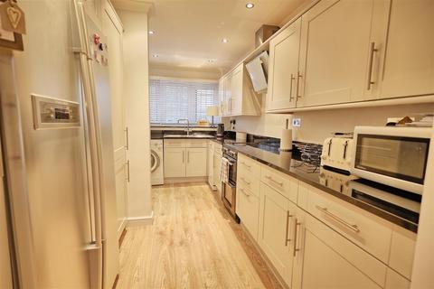 3 bedroom terraced house for sale, Brampton Close, Waltham Cross EN7