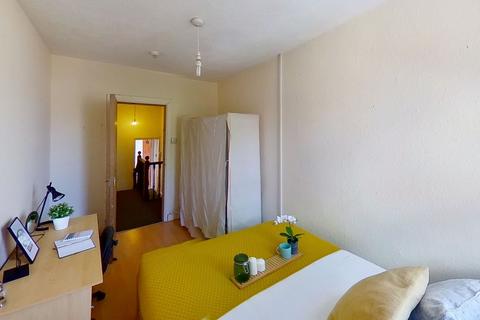 2 bedroom flat to rent, Wellington Square, Nottingham, Nottinghamshire, NG7