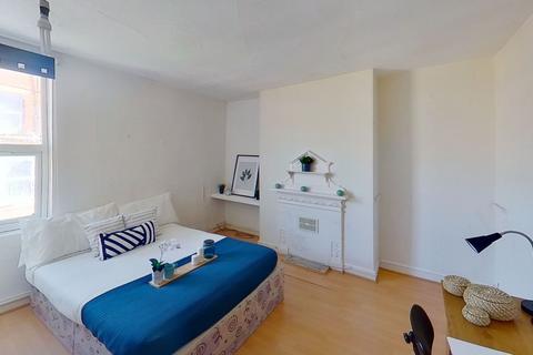 2 bedroom flat to rent, Wellington Square, Nottingham, Nottinghamshire, NG7