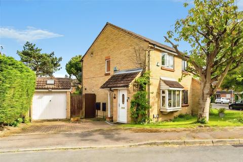 2 bedroom semi-detached house to rent, Pinewood Close, Hertfordshire WD6