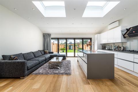 5 bedroom semi-detached house to rent, Bowes Road, London W3