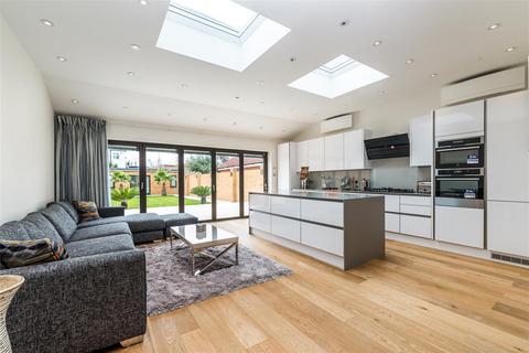 5 bedroom semi-detached house to rent, Bowes Road, London W3