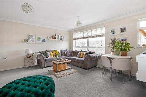 undefined, Edgeworth Close, Whyteleafe CR3