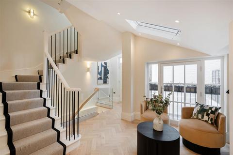 4 bedroom house for sale, Milner Street, Chelsea, SW3.
