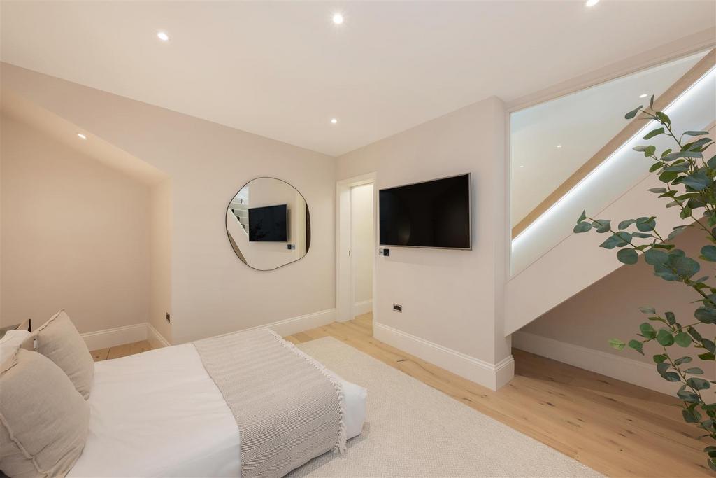 23 Milner Street Hi-5.jpg