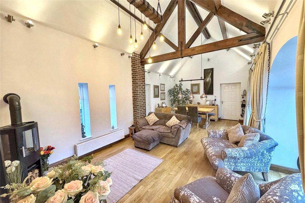 Lounge/Dining Room