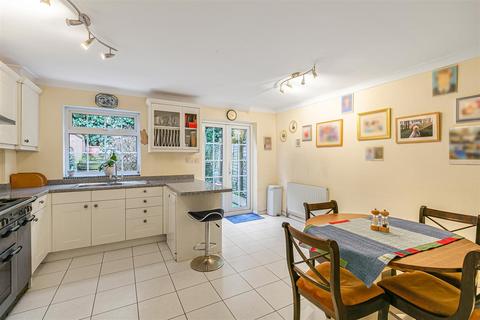 undefined, Heatherdale Close, Kingston Upon Thames KT2